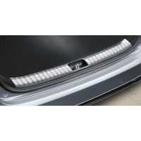 Trunk sill trim line, chrome optic