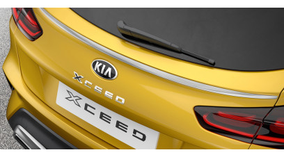 Kia XCeed 2022 onwards Tailgate trim line, brushed