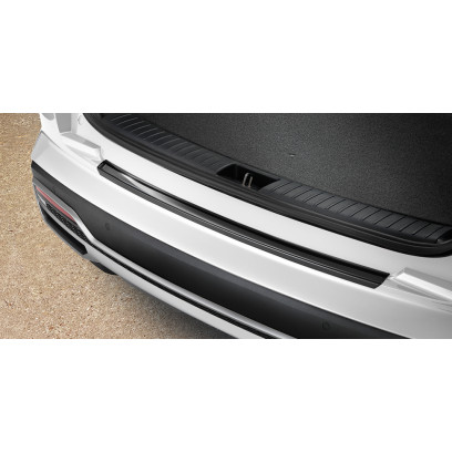 Rear bumper trim line, piano black