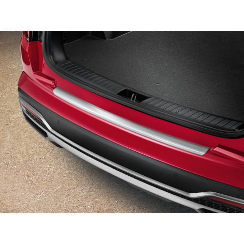 Rear bumper trim line, satin chrome